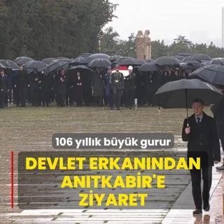 106 y�ll�k b�y�k gurur! Devlet erkan�ndan An�tkabir'e ziyaret
