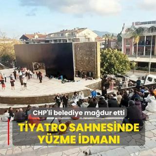CHP'li belediye ma�dur etti! Tiyatro sahnesinde y�zme idman�