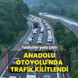 Tatilciler yola ��kt�! Anadolu Otoyolu'nda trafik kilitlendi
