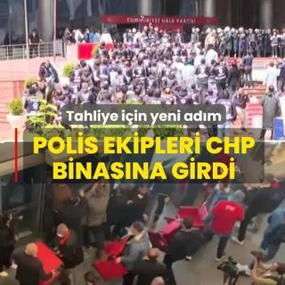 Tahliye i�in yeni ad�m: Polis ekipleri CHP binas�na girdi