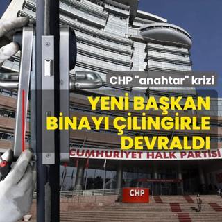 CHP �anahtar� krizi! Yeni ba�kan binaya �ilingirle girdi