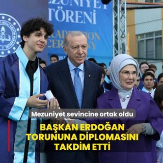 Marmara Anadolu �mam Hatip Lisesi'nde mezuniyet heyecan�... Ba�kan Erdo�an torununa diplomas�n� takdim etti