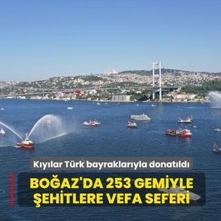 Bo�az'da 253 gemiyle �ehitlere vefa seferi: K�y�lar T�rk bayraklar�yla donat�ld�