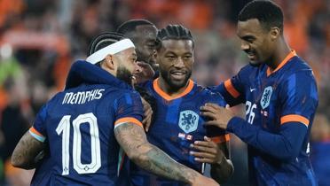 Hollanda Kanada'y 4 golle malup etti