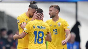 Romanya, EURO 2024'e farkl balad! Ukrayna'y rahat yendiler