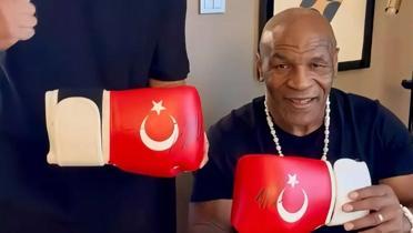 Mike Tyson'dan millilere imzal boks eldiveni