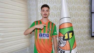 Alanyaspor, gen santrforu renklerine balad