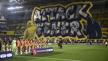 Derbiye zel koreografi! Fenerbahe tribnleri: Attack Fener