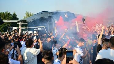 Beiktal taraftarlar takmlarn Kayseri'ye tezahratlarla uurlad