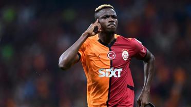 Saha'dan Manchester United'a tavsiye! Osimhen'i aln