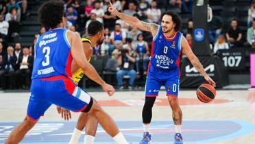 Anadolu Efes'te parola galibiyet!