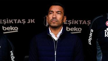 Van Bronckhorst son durumunu aklad! Lyon manda yok