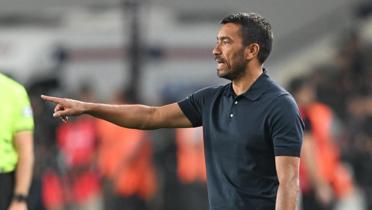 Van Bronckhorst ma ncesi konutu! nce Lyon mana bakacaz