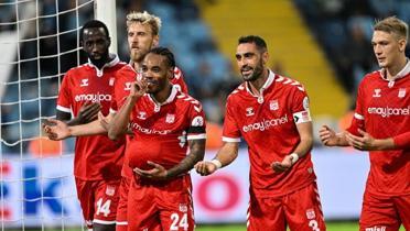 Sivasspor'dan Adana'da tarihi geri dn