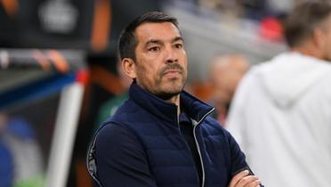 Van Bronckhorst galibiyeti deerlendirdi! Her mamza 3 puan yazyorum