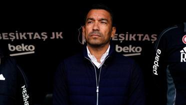 Van Bronckhorst ma ncesi konutu! Savaa hazrz