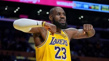 LeBron James iin 1-2 yl daha oynayabilir iddias!