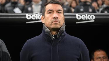 Van Bronckhorst'tan fla aklama! ampiyon olacaz demedim