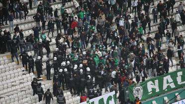 Sahaya girmek isteyen Konyaspor taraftarna polis engeli