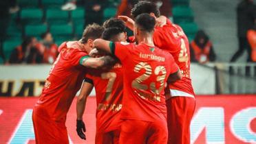 Servet etin'li Amedspor ykseliine devam ediyor