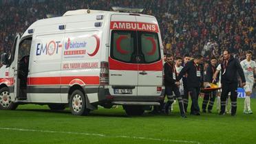 Sper Lig'de korkutan sakatlk! Sahaya ambulans girdi