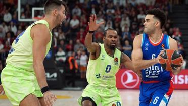 Anadolu Efes, Barcelona deplasmannda