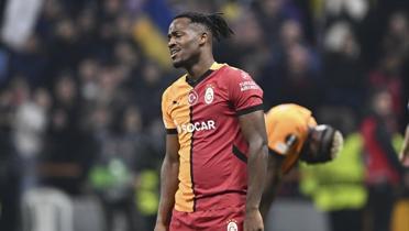 Ma biter bitmez Batshuayi'nin paylam gndem oldu