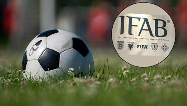 Futbolda devrim niteliinde deiiklik! IFAB yeni kural aklad