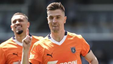 Ve Krzysztof Piatek 3 yllna hayrl olsun! 10 milyon euroluk transferi duyurdular
