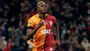 Kariyer rekoru! Victor Osimhen atmaya devam ediyor