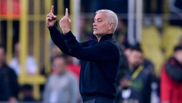 Jose Mourinho, sezonu stanbul derbisi galibiyeti alamadan kapatt