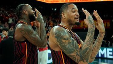 Galatasaray Trk spor tarihine gemeyi hedefliyor
