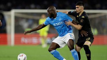 Lider Napoli'den Genoa karsnda srpriz puan kayb