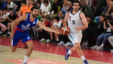 Anadolu Efes, Karyaka deplasmannda kazand