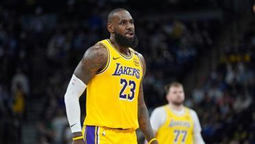 Lebron James'ten 40 yanda tarihi imza!