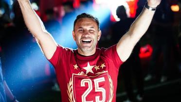 Bir ampiyonluk daha! Okan Buruk tarihe geti