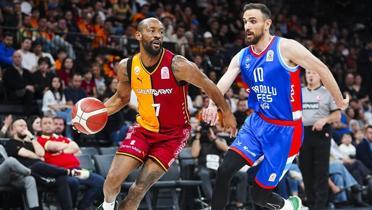Anadolu Efes'ten Galatasaray'a 34 say fark!