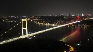 Fatih Sultan Mehmet Kprs sar-krmz renklere brnd