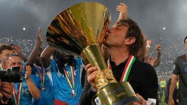 Napoli'de Antonio Conte dm zld!