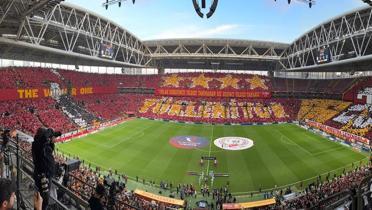 ampiyonluk koreografisi! Galatasaray tribnlerinde grsel len