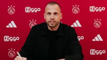 Ajax'n yeni teknik direktr John Heitinga oldu!