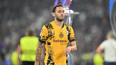 Inter formas giyen Hakan alhanolu, tarihe geti