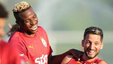 Mertens'ten Osimhen aklamas