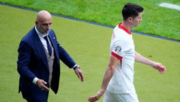 Robert Lewandowski ile tartmt! Grevinden istifa etti