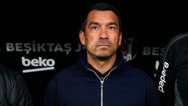 Van Bronckhorst'un yeni adresi Liverpool oluyor!