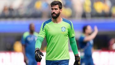 Galatasaray'n gz ondayd! Alisson'dan teklife cevap geldi