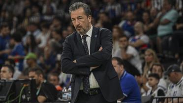 Anadolu Efes'te Luca Banchi ile yollar ayrld