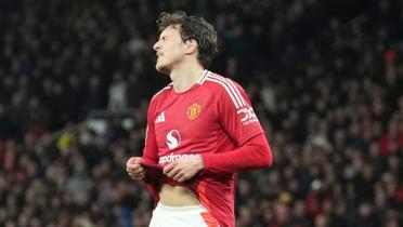 Manchester United, Lindelf ile yollarn ayrd