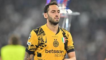 Hakan alhanolu iin aklama geldi! Ayrlma isteini sylemedi