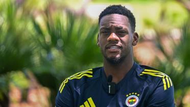 G.Saray'a gol atp Fenerli olmak istiyorum